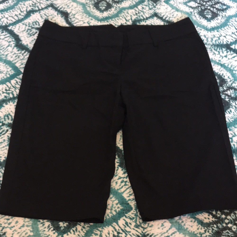 Dressy express Bermuda shorts.